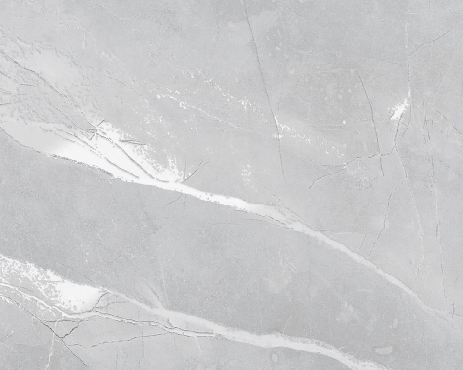 Essence Grey, uitgelichte grijs natuursteenlook tegel