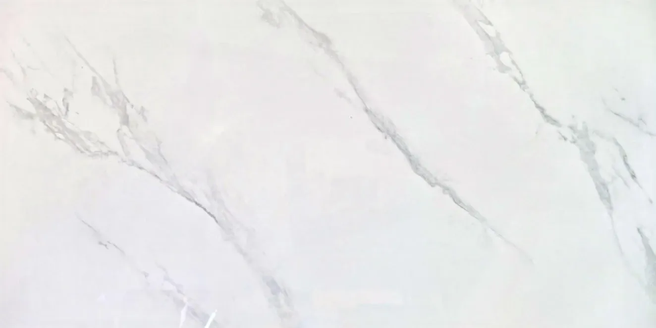 Nebbia White Poli, uitgelichte wit marmerlook tegel